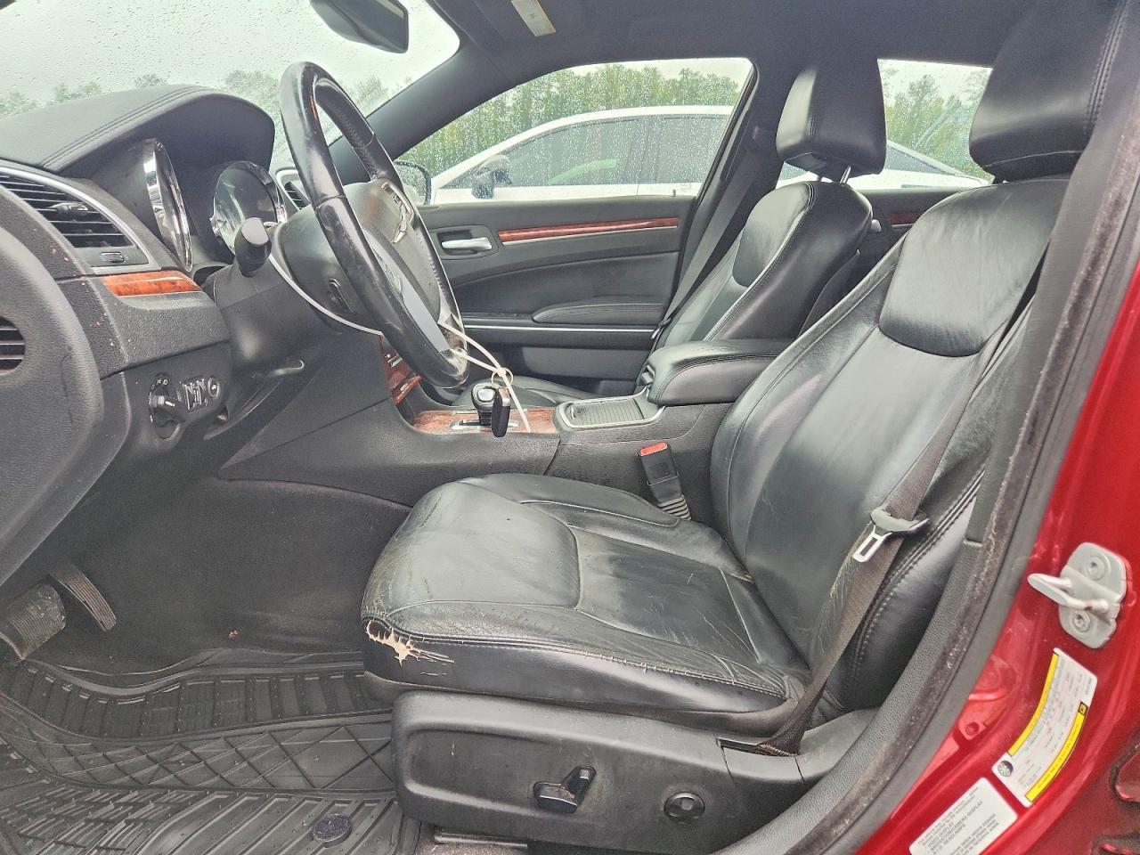 2014 Chrysler 300 - Image 7