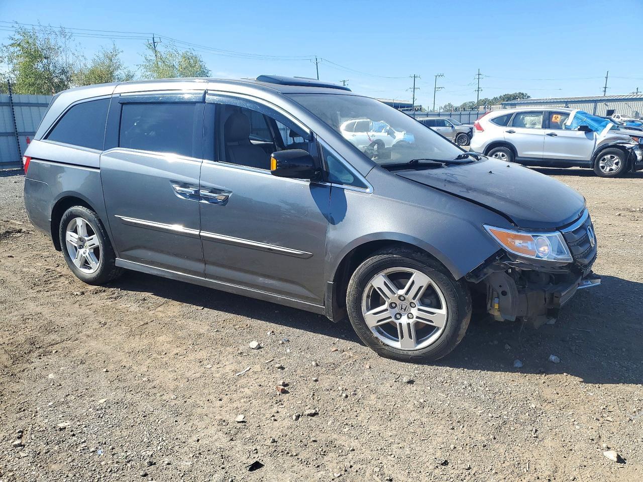 2013 Honda Odyssey Touring - Image 4