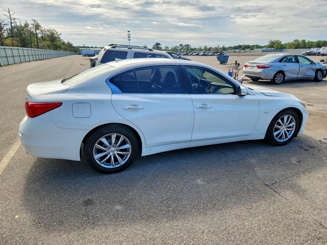 2017 Infiniti Q50 3.0T Premium - Image 3