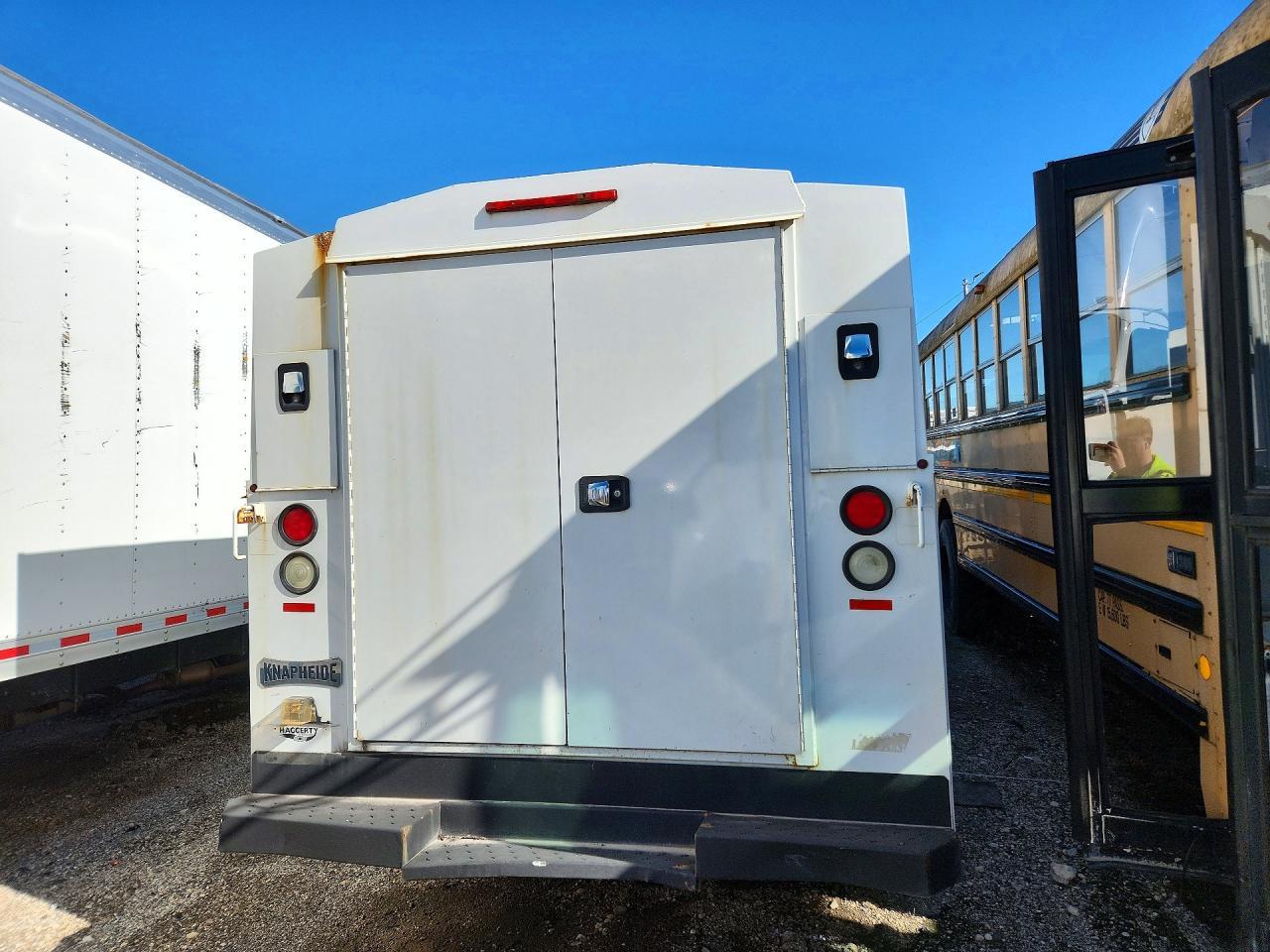 2017 Chevrolet Express G3500 - Фото 6