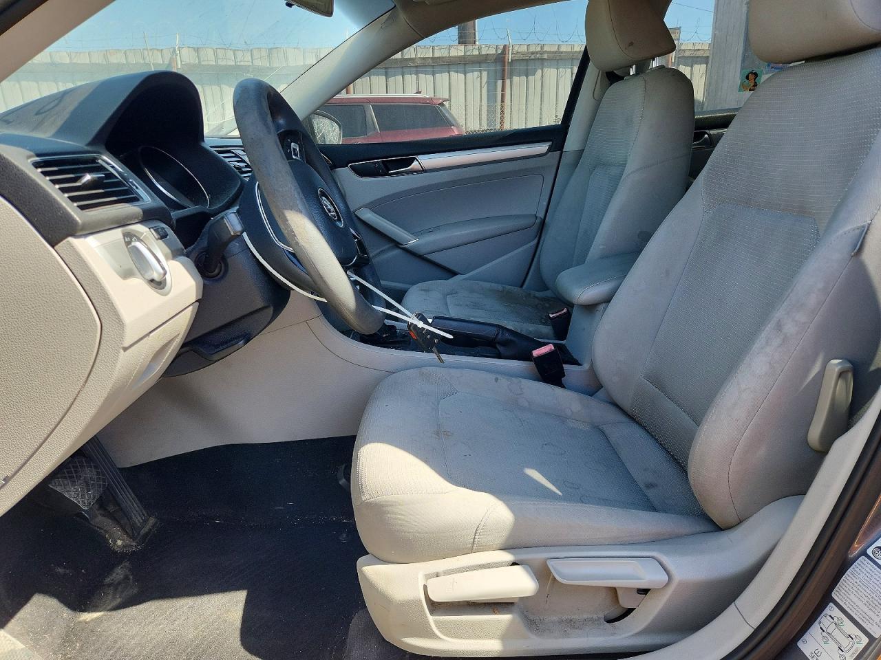 2016 Volkswagen Passat S - Фото 7