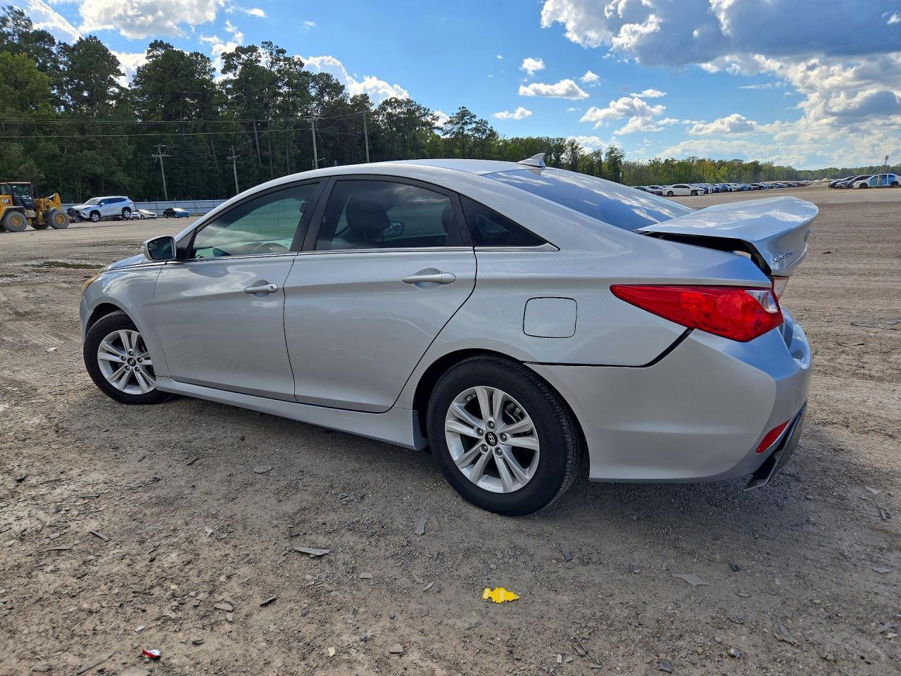 2014 Hyundai Sonata Gls - Image 2