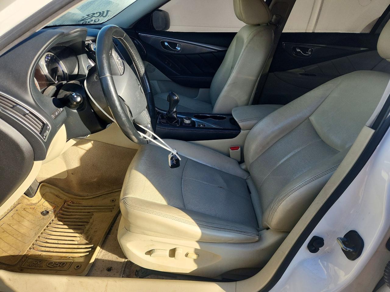 2015 Infiniti Q50 Premium - Image 7