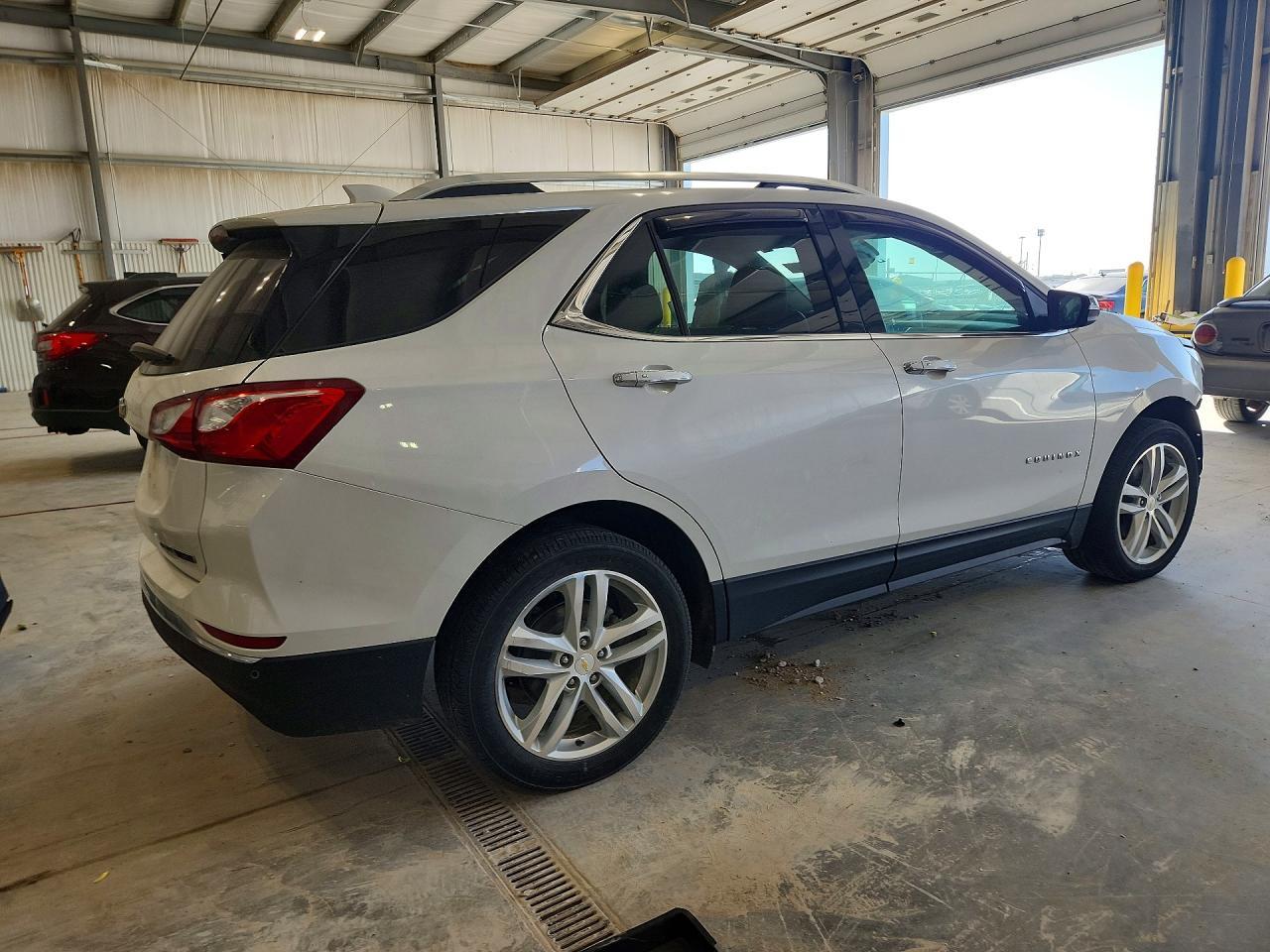 2018 Chevrolet Equinox Premier - Image 3