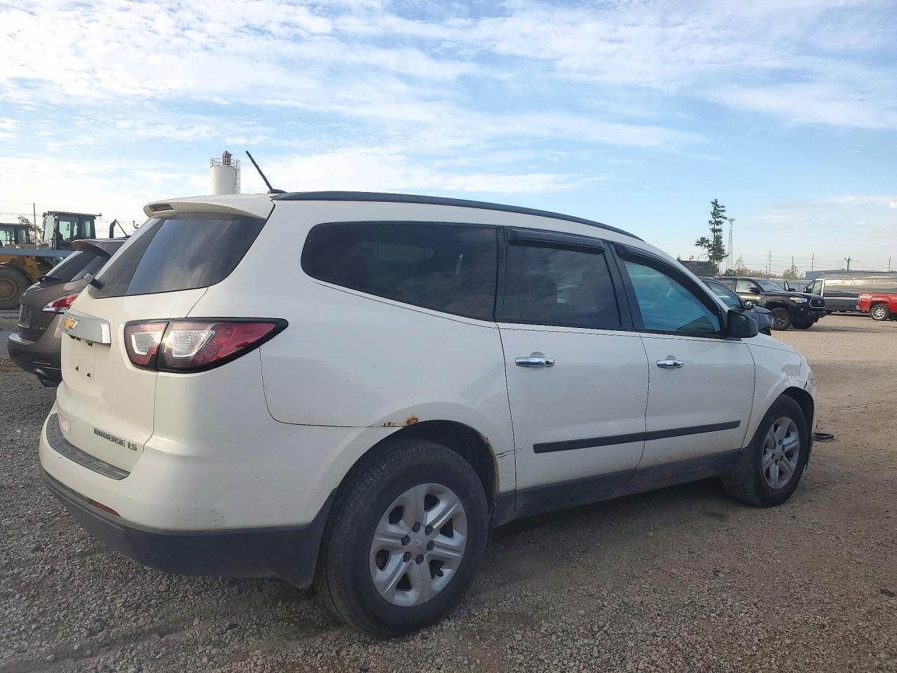 2013 Chevrolet Traverse Ls - Image 3