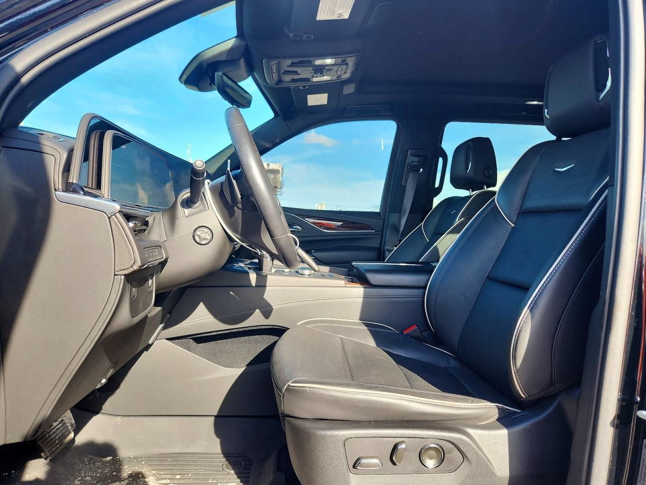 2021 Cadillac Escalade Premium Luxury - Image 7