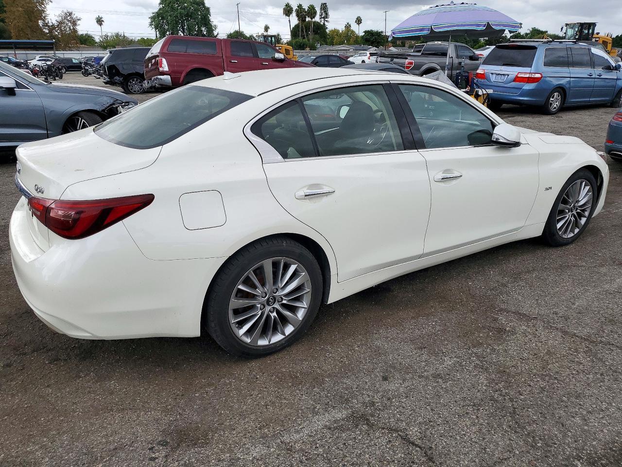 2019 Infiniti Q50 3.0T Luxe - Фото 3