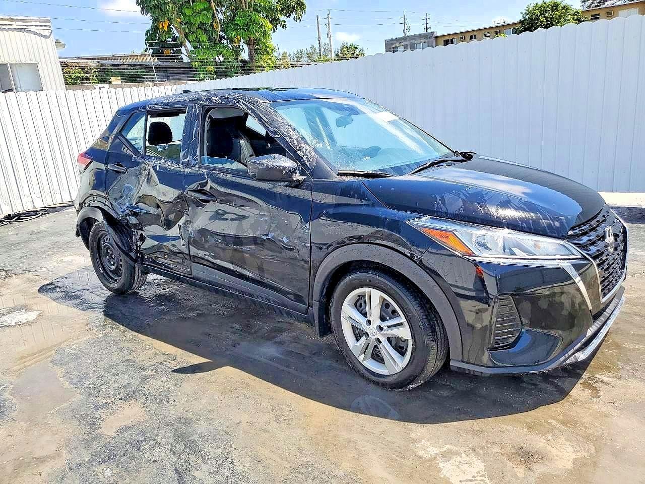 2023 Nissan Kicks S - Image 4