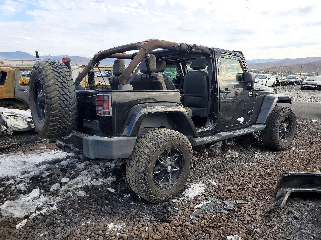 2014 Jeep Wrangler Unlimited Sahara - Image 3