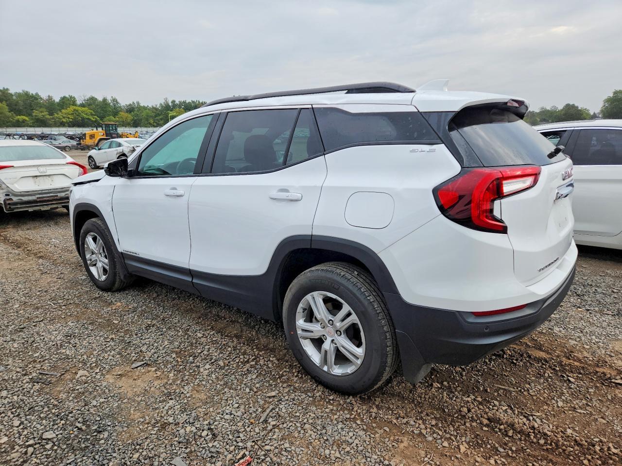 2024 GMC Terrain Sle - Image 2