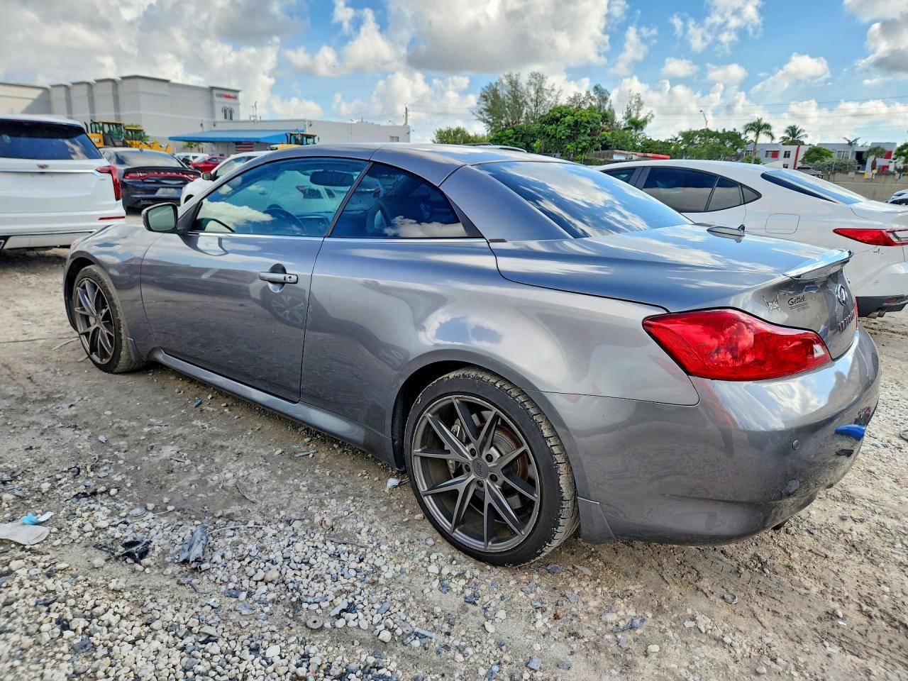 2012 Infiniti G37 Convertible Base - Image 2