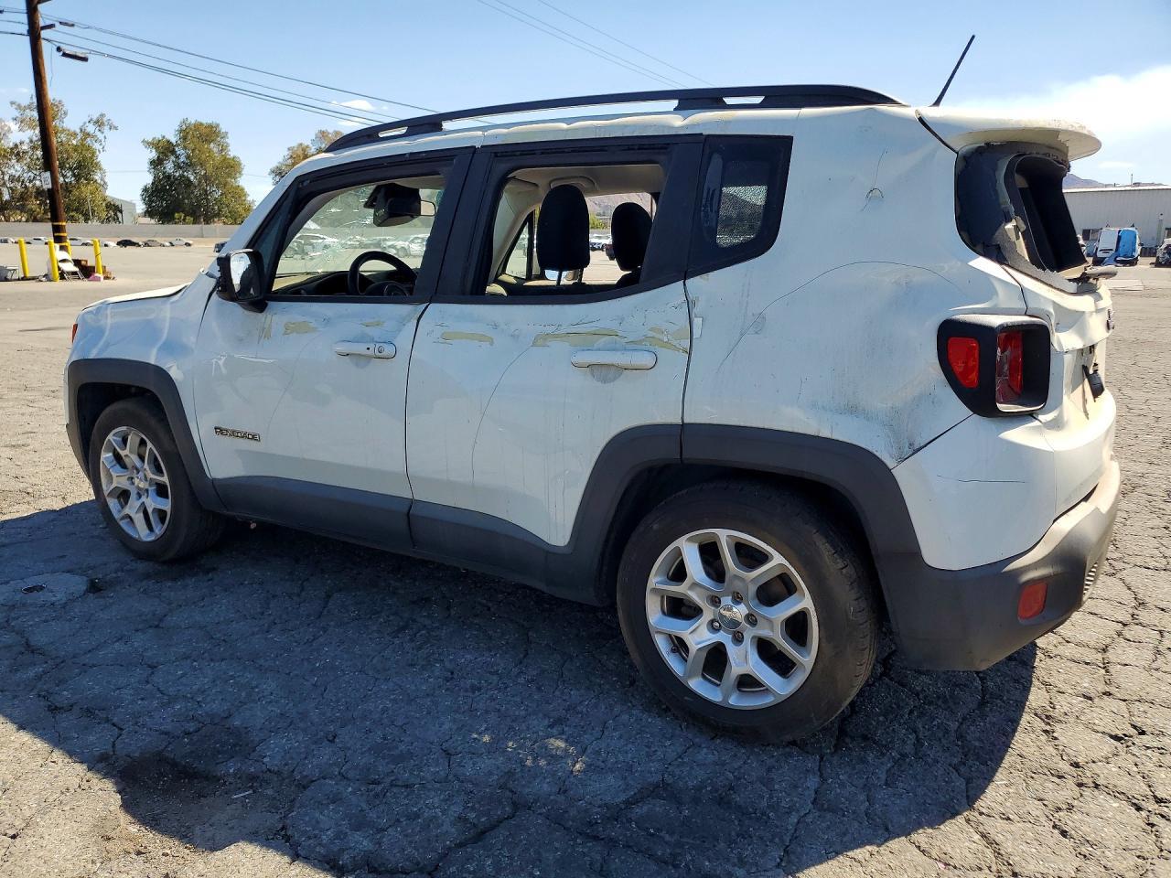 2015 Jeep Renegade Latitude - Image 2