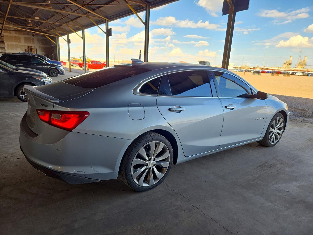 2017 Chevrolet Malibu Premier - Фото 3