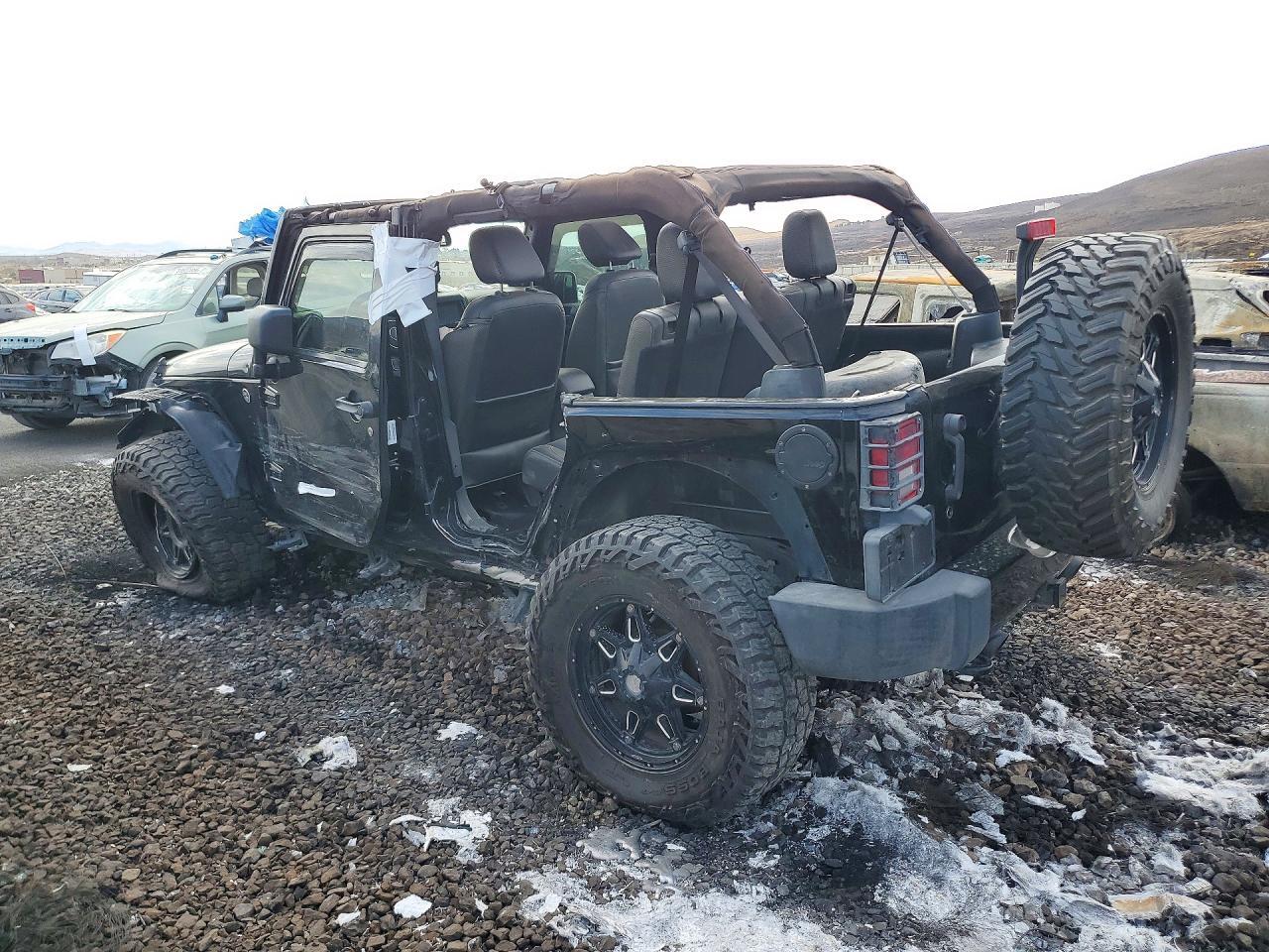 2014 Jeep Wrangler Unlimited Sahara - Image 2
