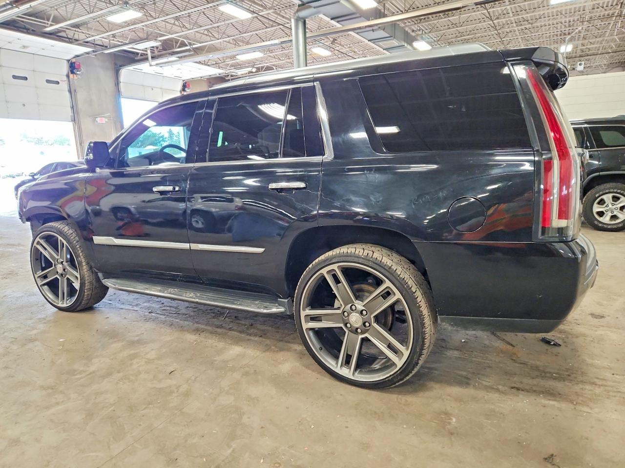2019 Cadillac Escalade Luxury - Фото 2