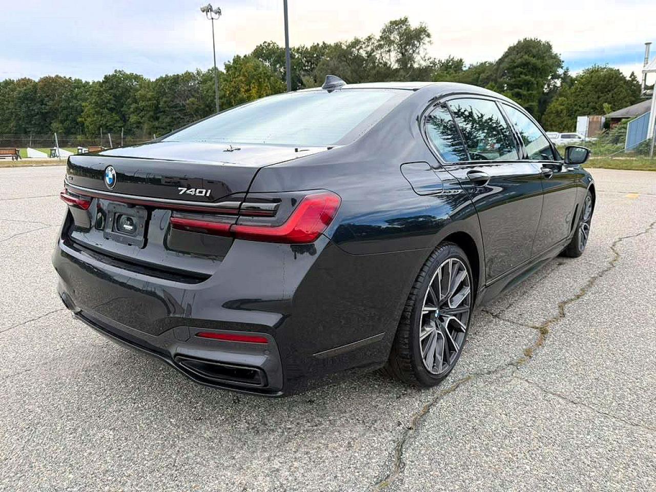 2022 BMW 740 Xi - Image 4