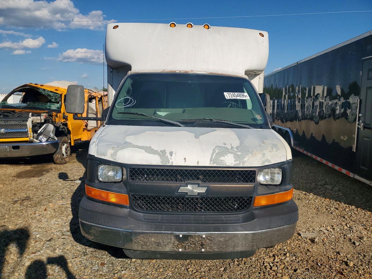 2005 Chevrolet Express G3500 Delivery Truck - Image 5