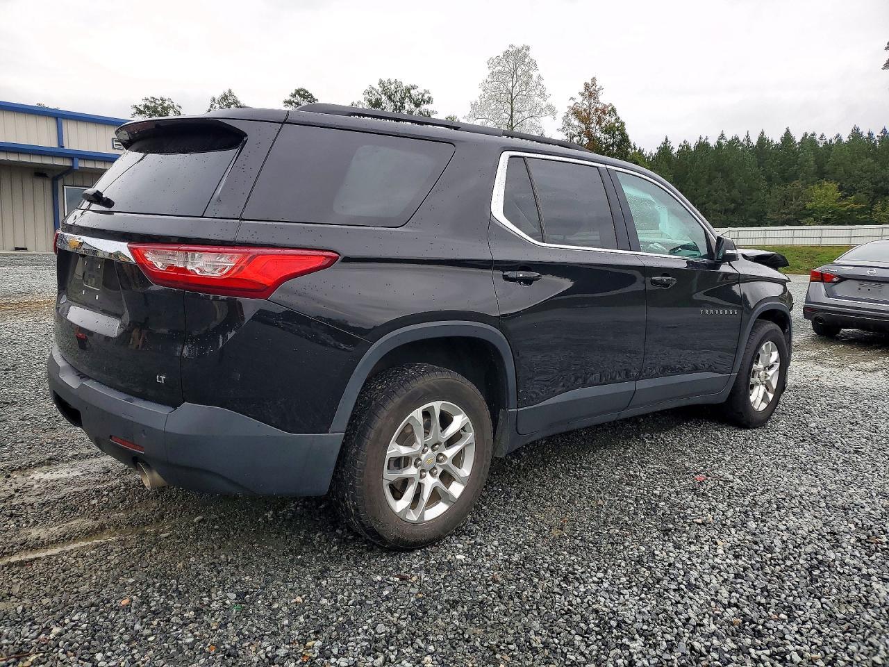2021 Chevrolet Traverse Lt - Image 3
