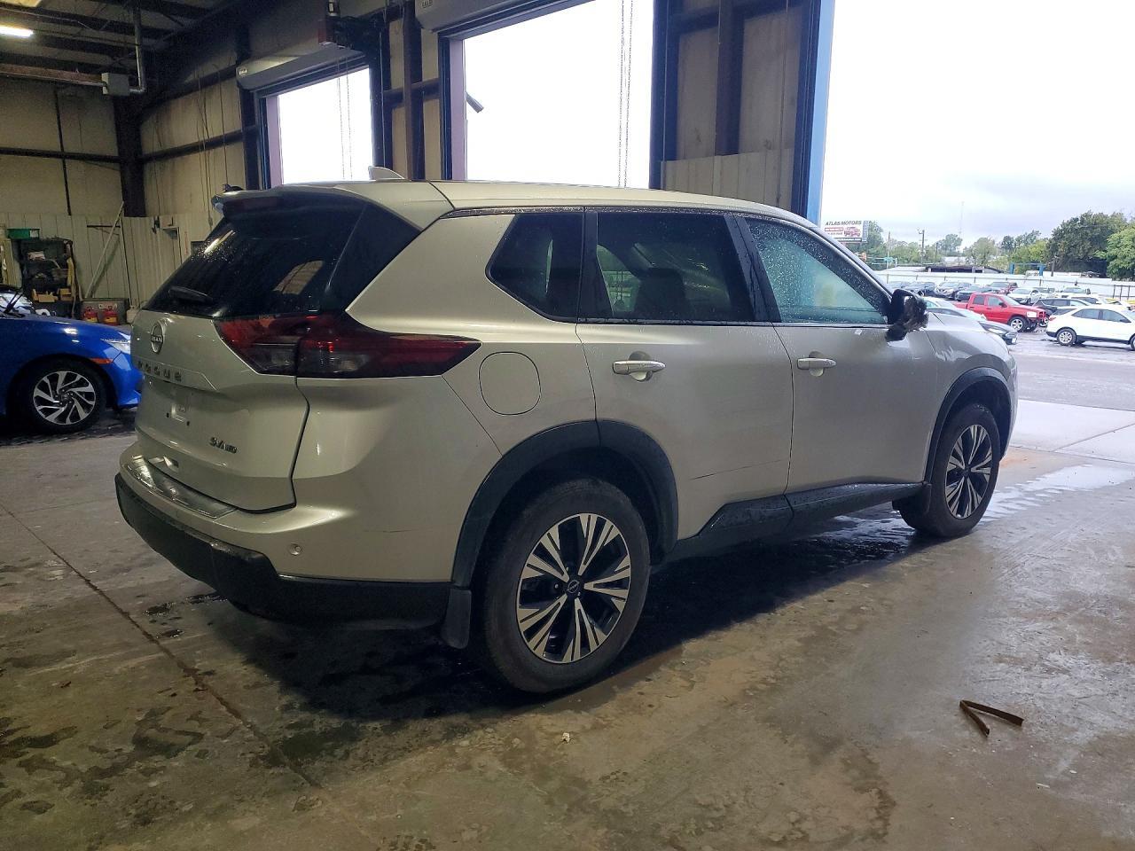 2024 Nissan Rogue Sv - Image 3