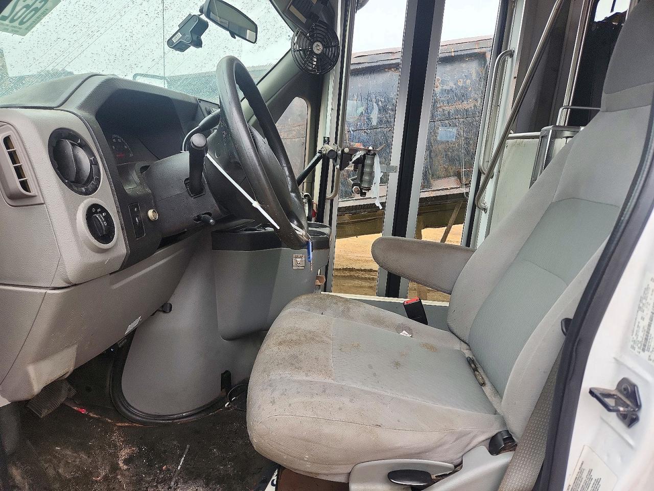 2018 Ford E350 Shuttle Bus - Image 7