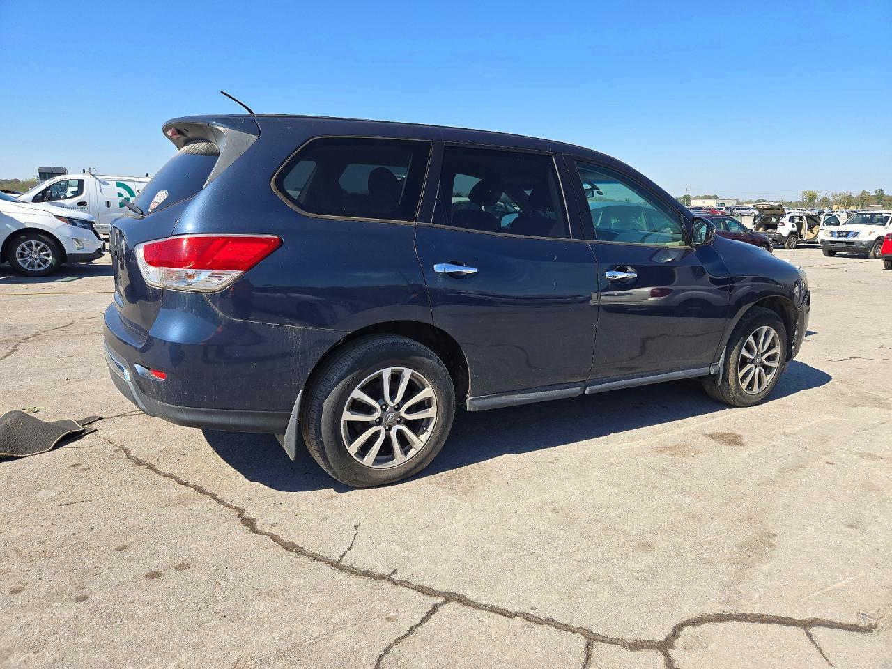 2014 Nissan Pathfinder S - Фото 3
