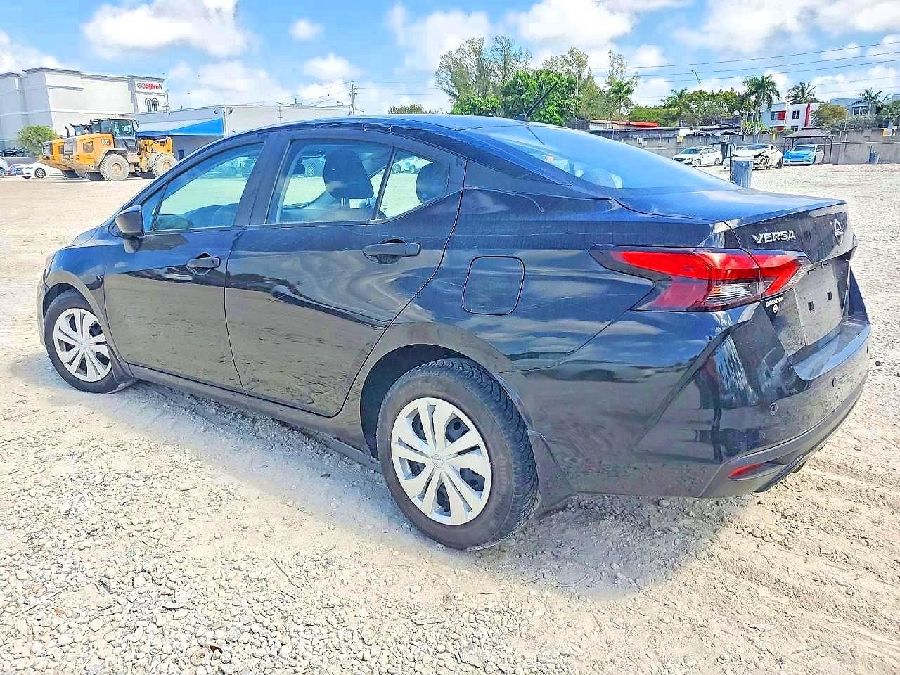 2023 Nissan Versa S - Фото 2