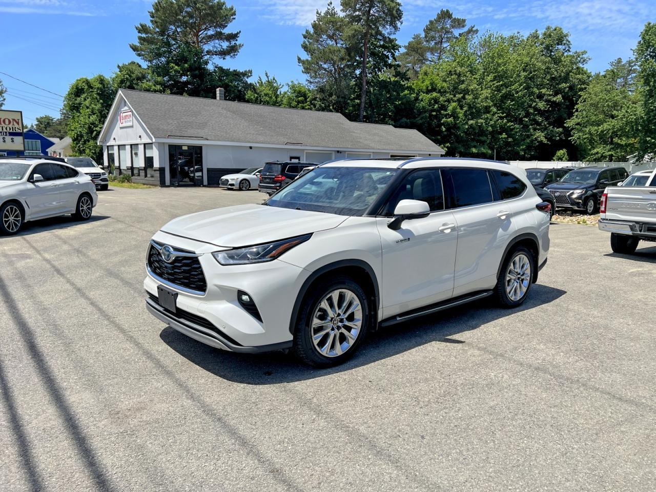 2021 Toyota Highlander Hybrid Limited - Image 2
