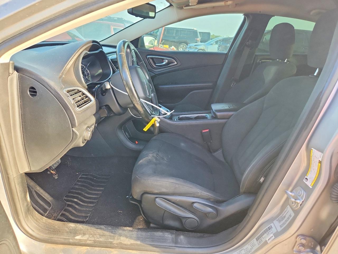 2016 Chrysler 200 Lx - Фото 7