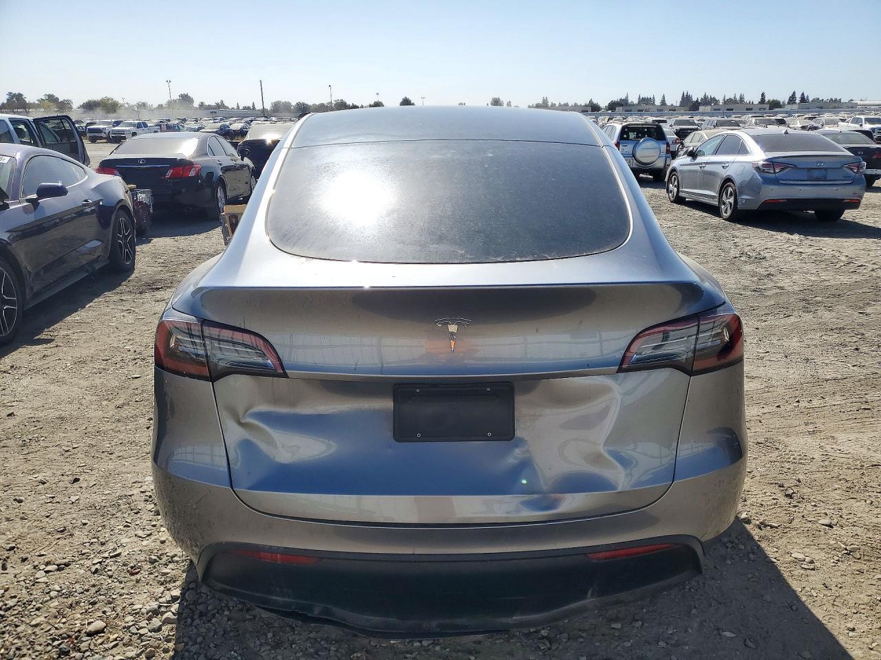 2024 Tesla Model Y - Image 6