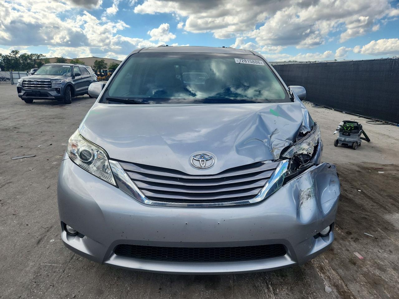 2017 Toyota Sienna Xle 8-Passenger - Image 5