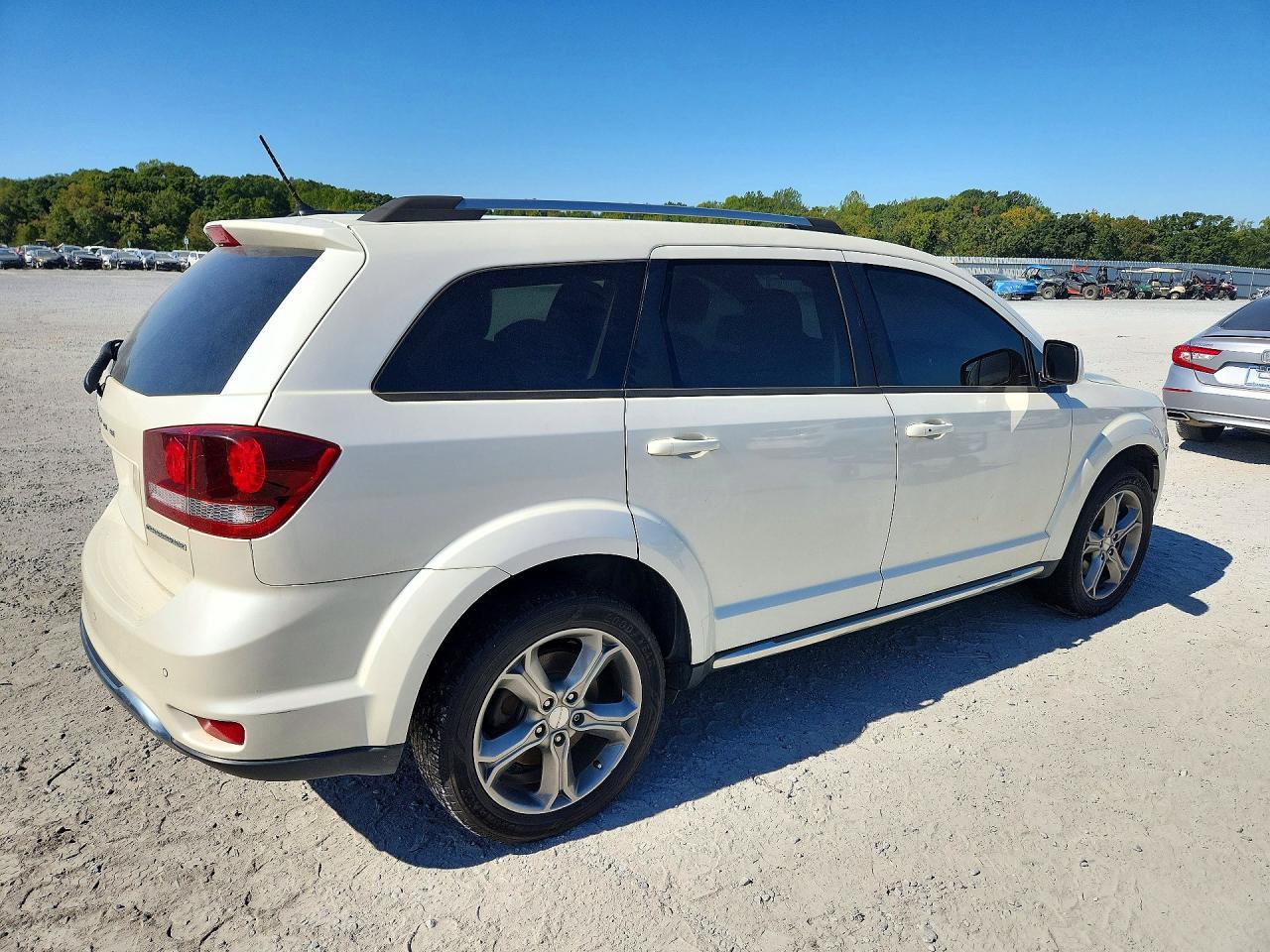 2017 Dodge Journey Crossroad - Image 3