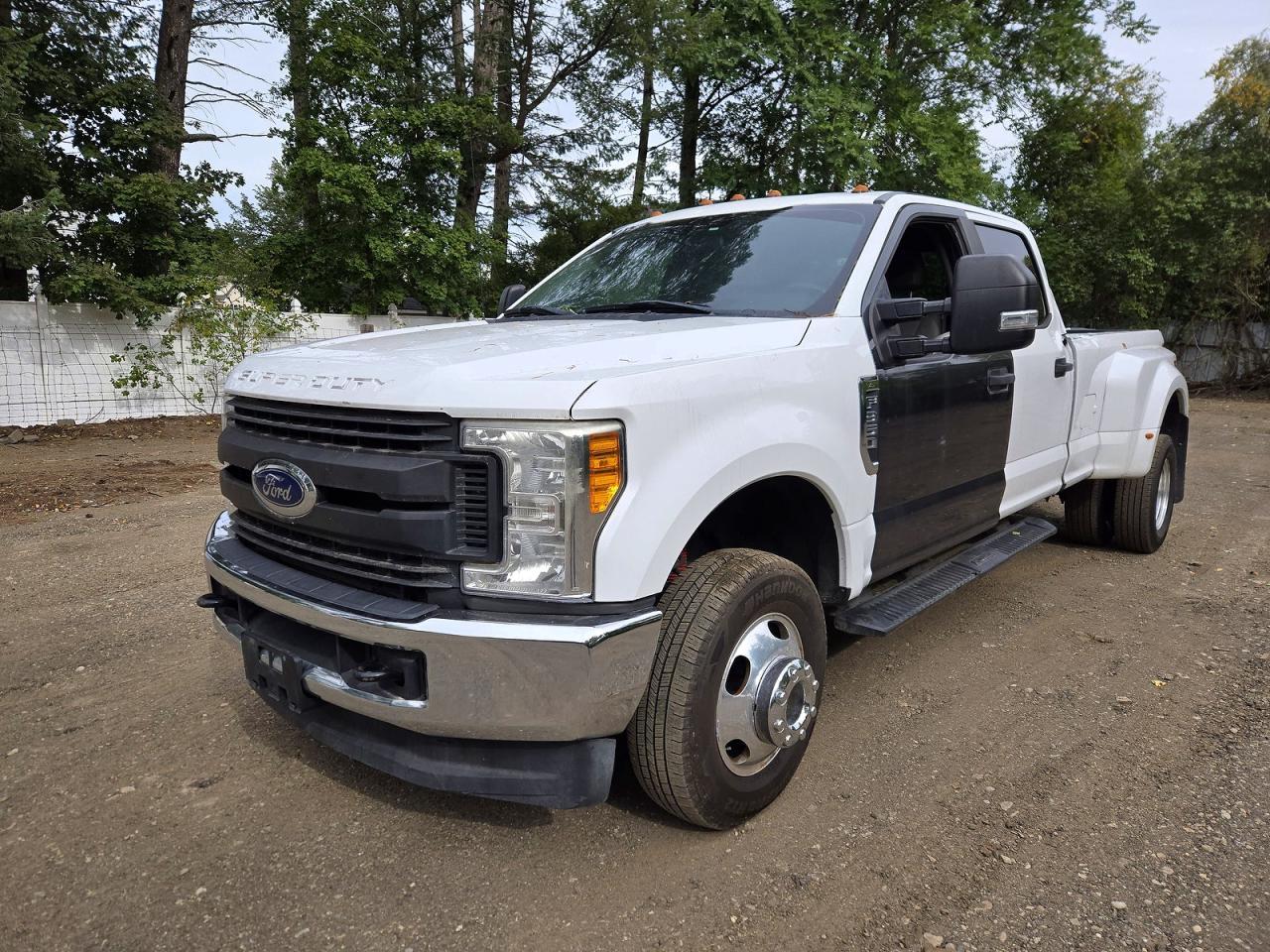 2017 Ford F350 Super Duty - Фото 2