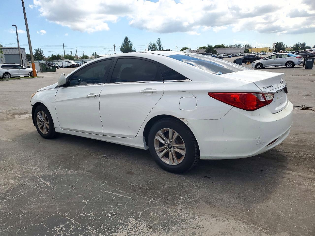 2013 Hyundai Sonata Gls - Image 2