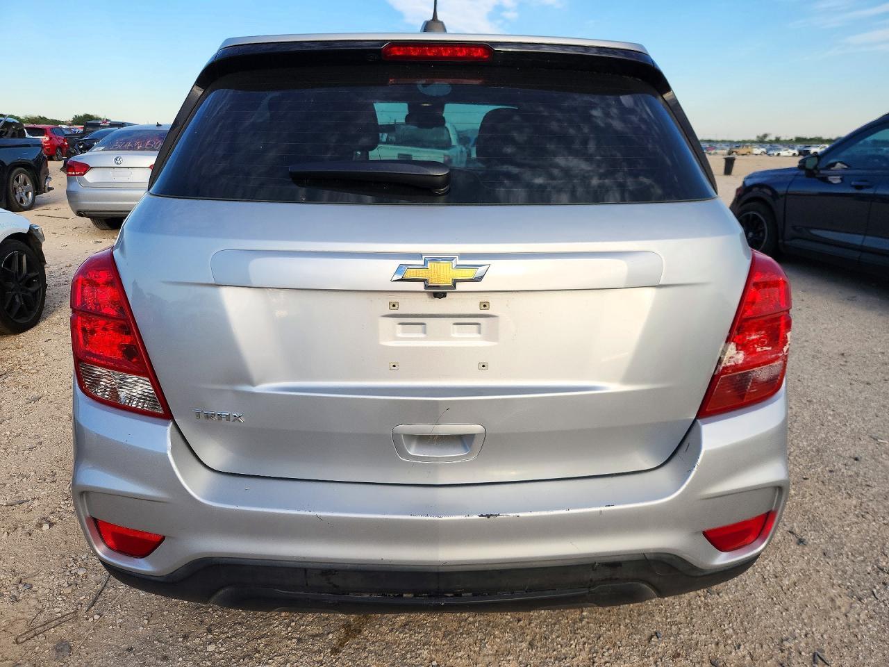 2018 Chevrolet Trax Ls - Image 6