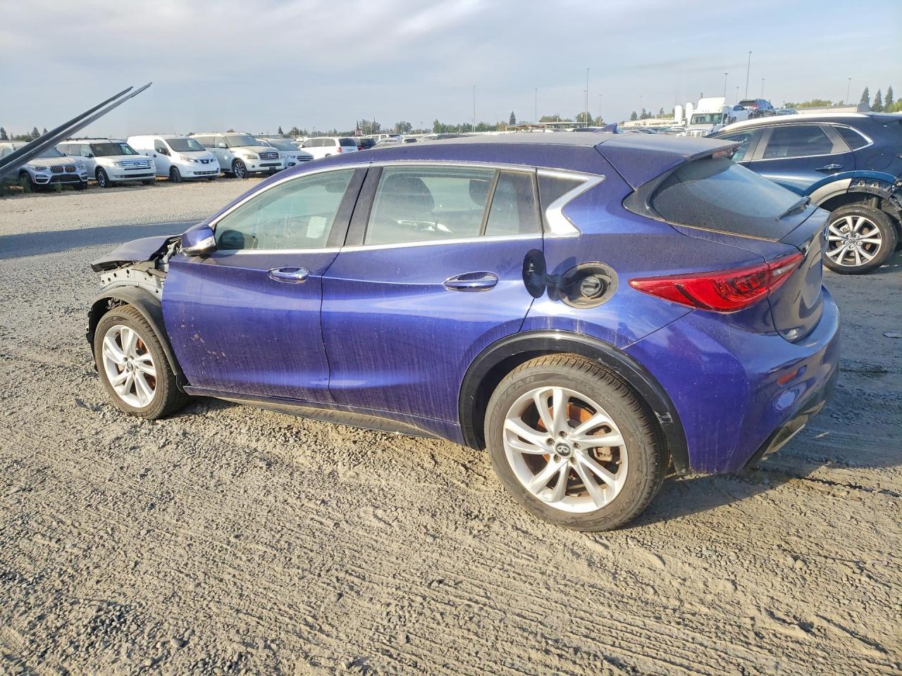 2018 Infiniti Qx30 Luxury - Фото 2