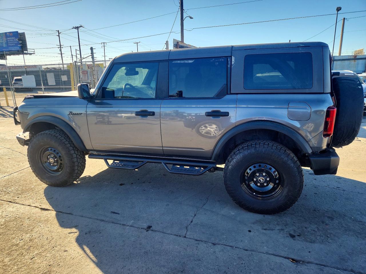 2022 Ford Bronco Base - Image 2