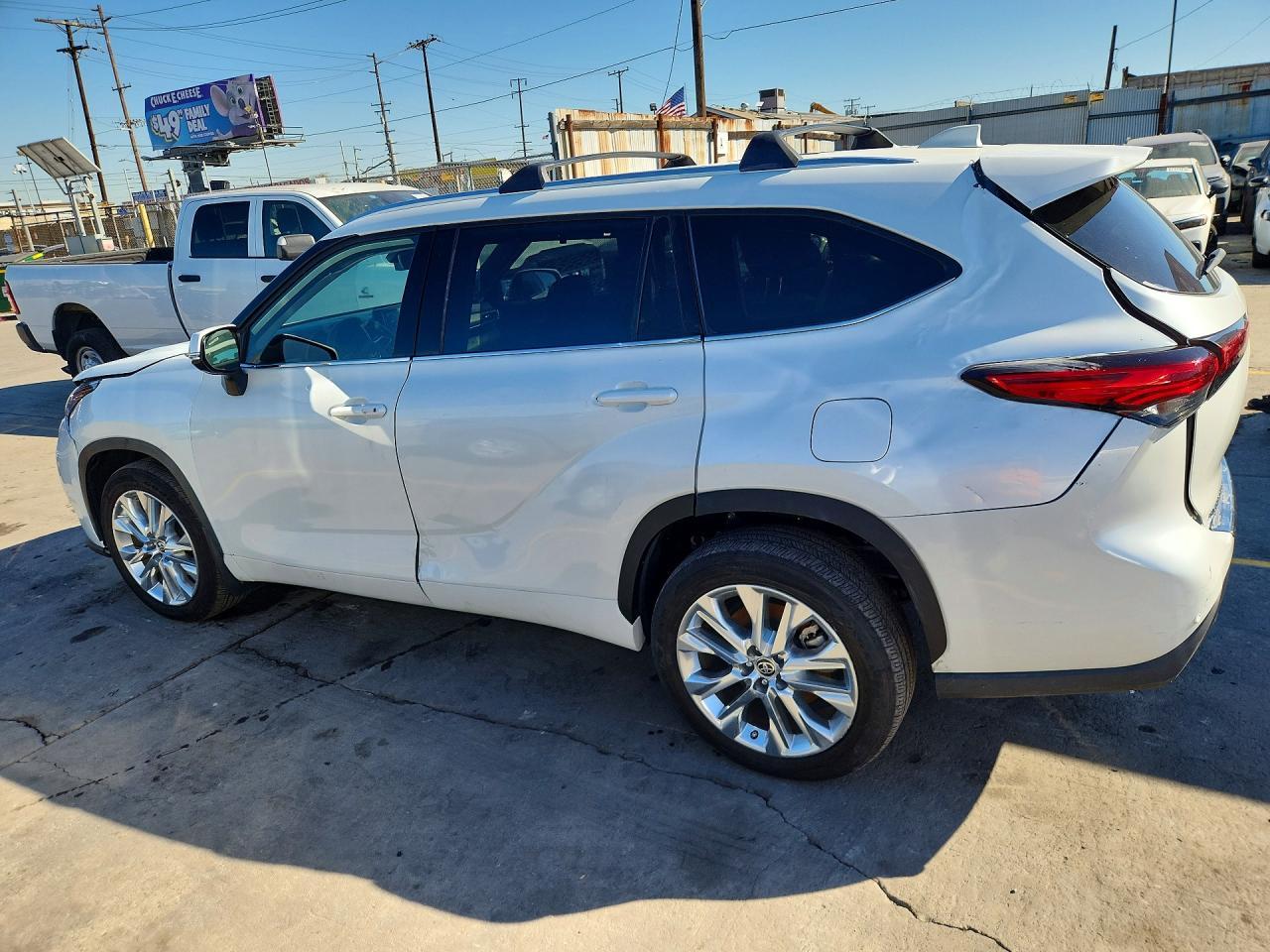 2022 Toyota Highlander Limited - Image 2