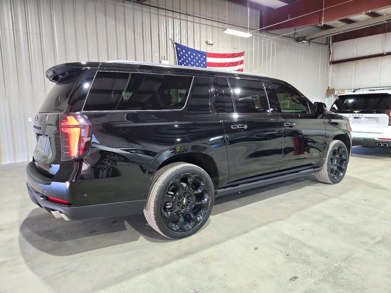 2025 Chevrolet Suburban K1500 High Country - Фото 3