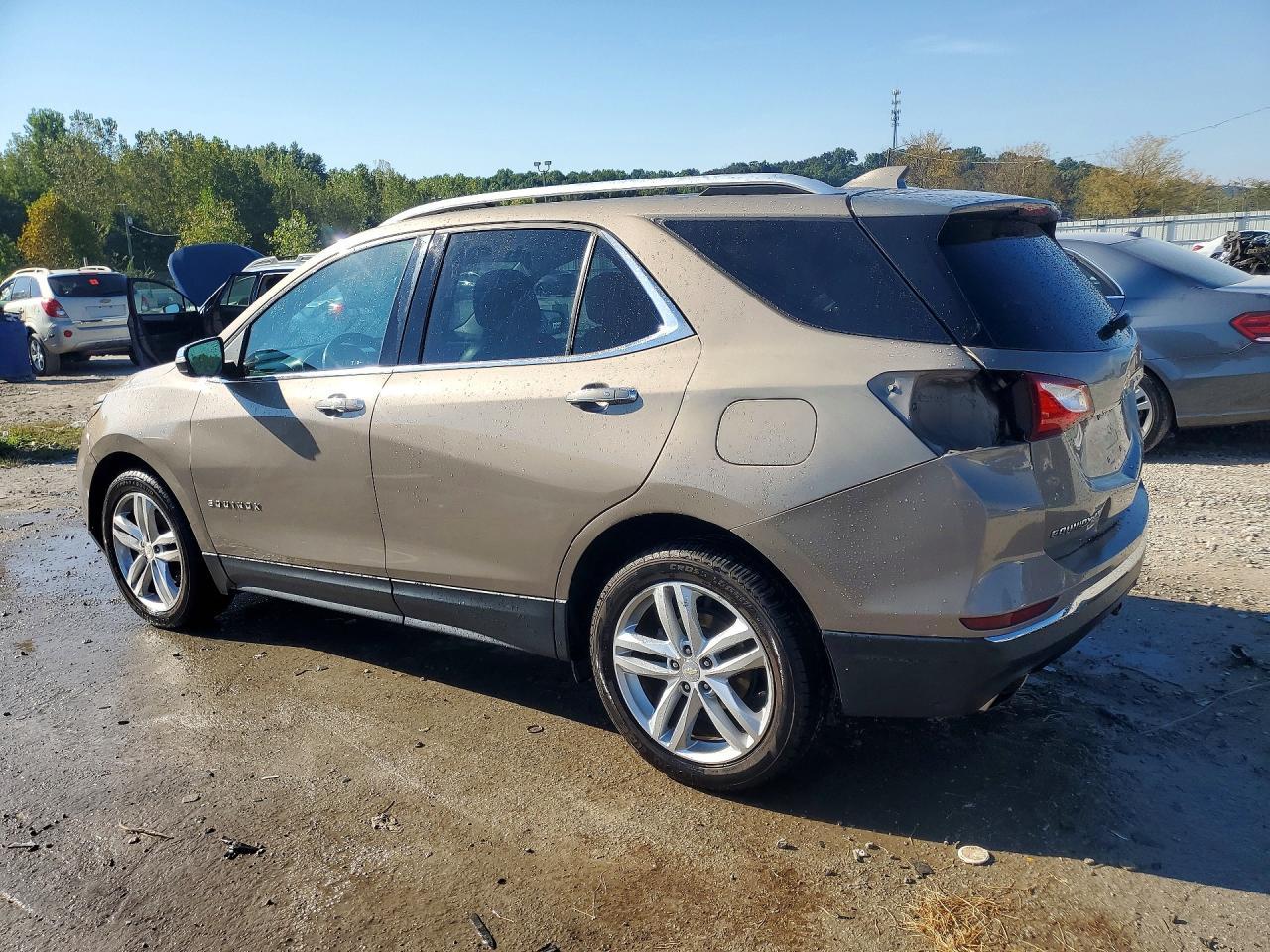 2018 Chevrolet Equinox Premier - Image 2