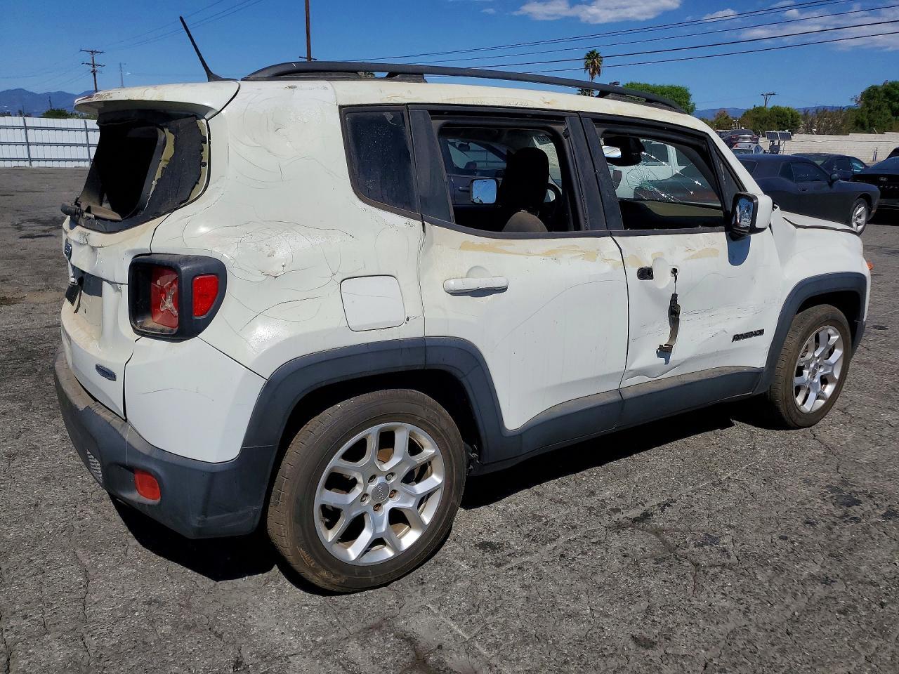 2015 Jeep Renegade Latitude - Image 3