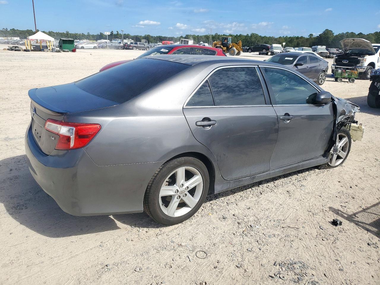 2014 Toyota Camry Se - Фото 3