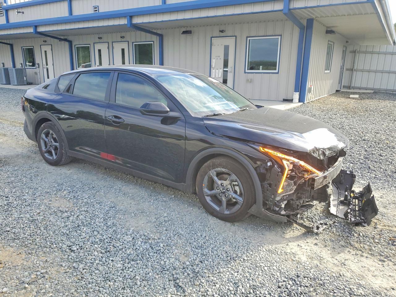 2025 Kia K4 Lxs - Image 4