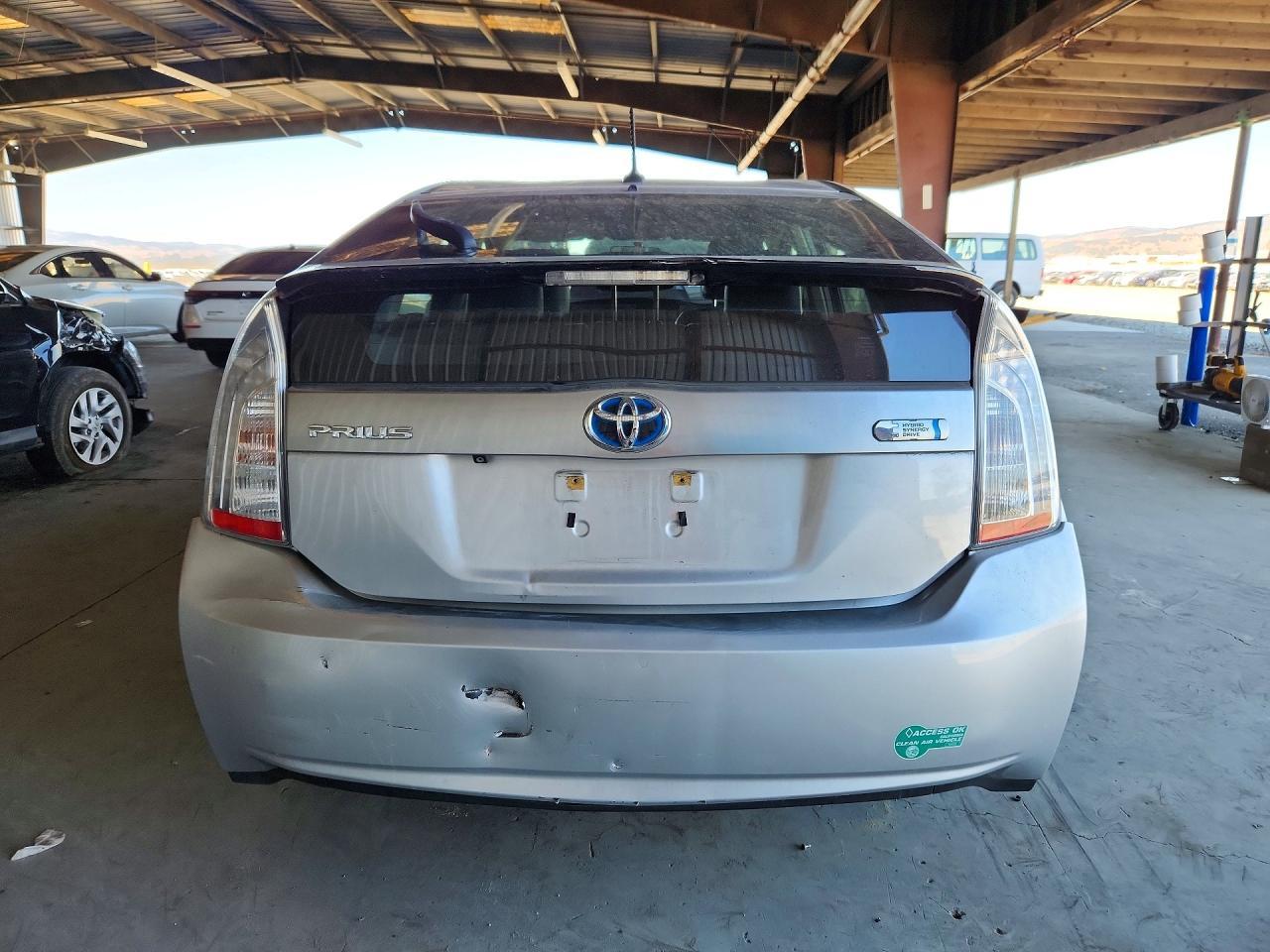2013 Toyota Prius Plug-In Hybrid Base - Image 6
