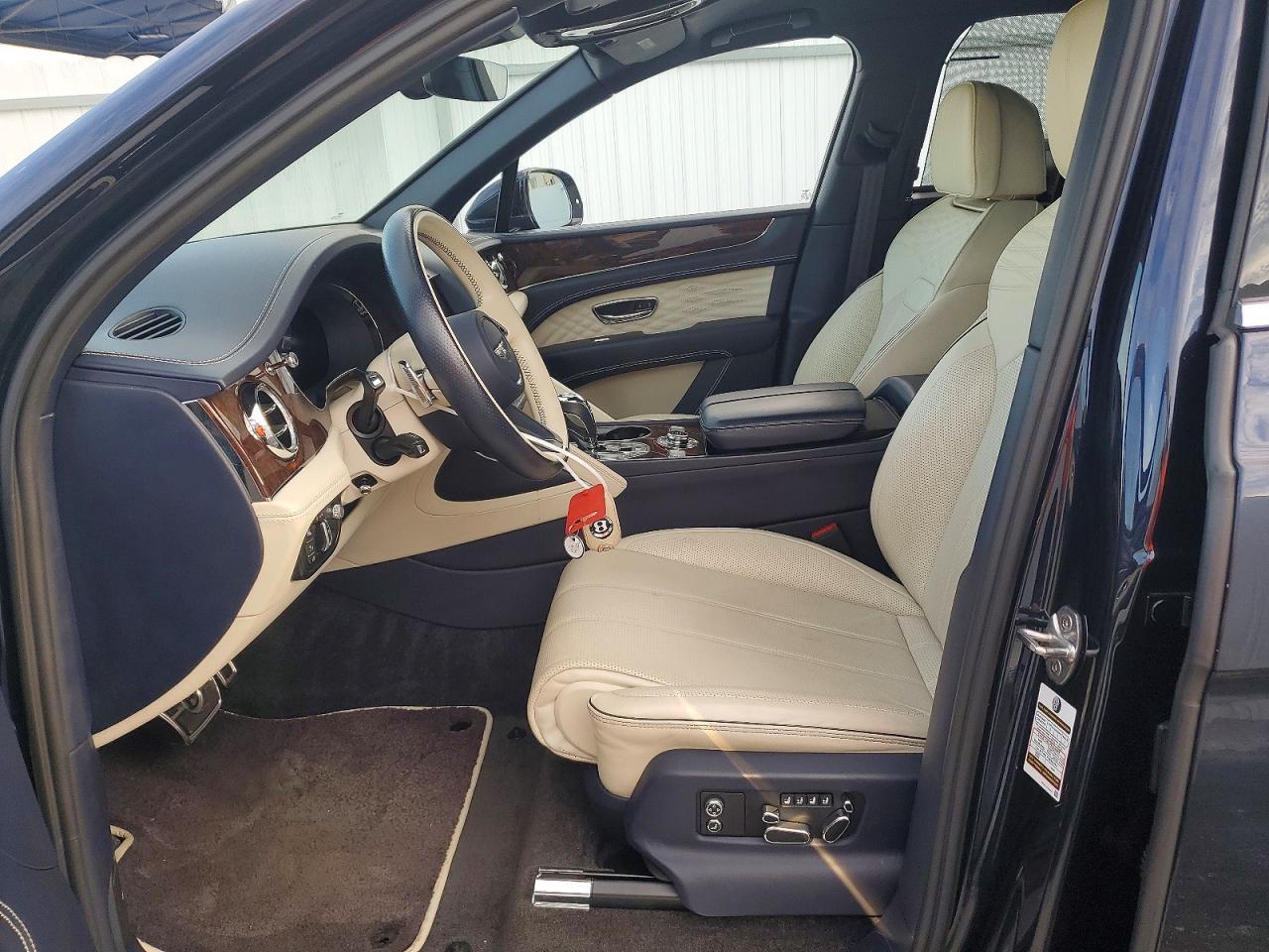 2023 Bentley Bentayga - Image 7