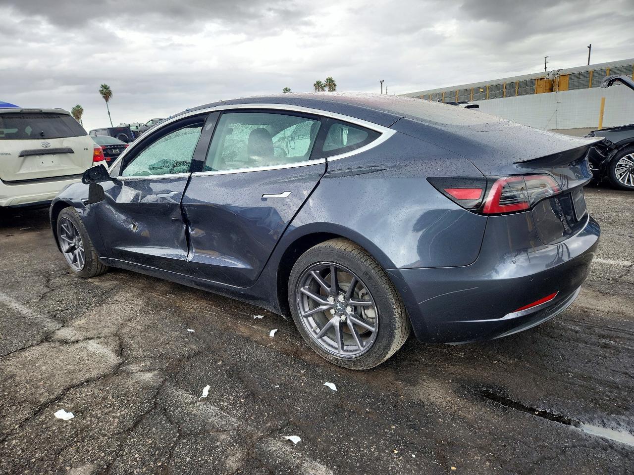 2018 Tesla Model 3 - Image 2