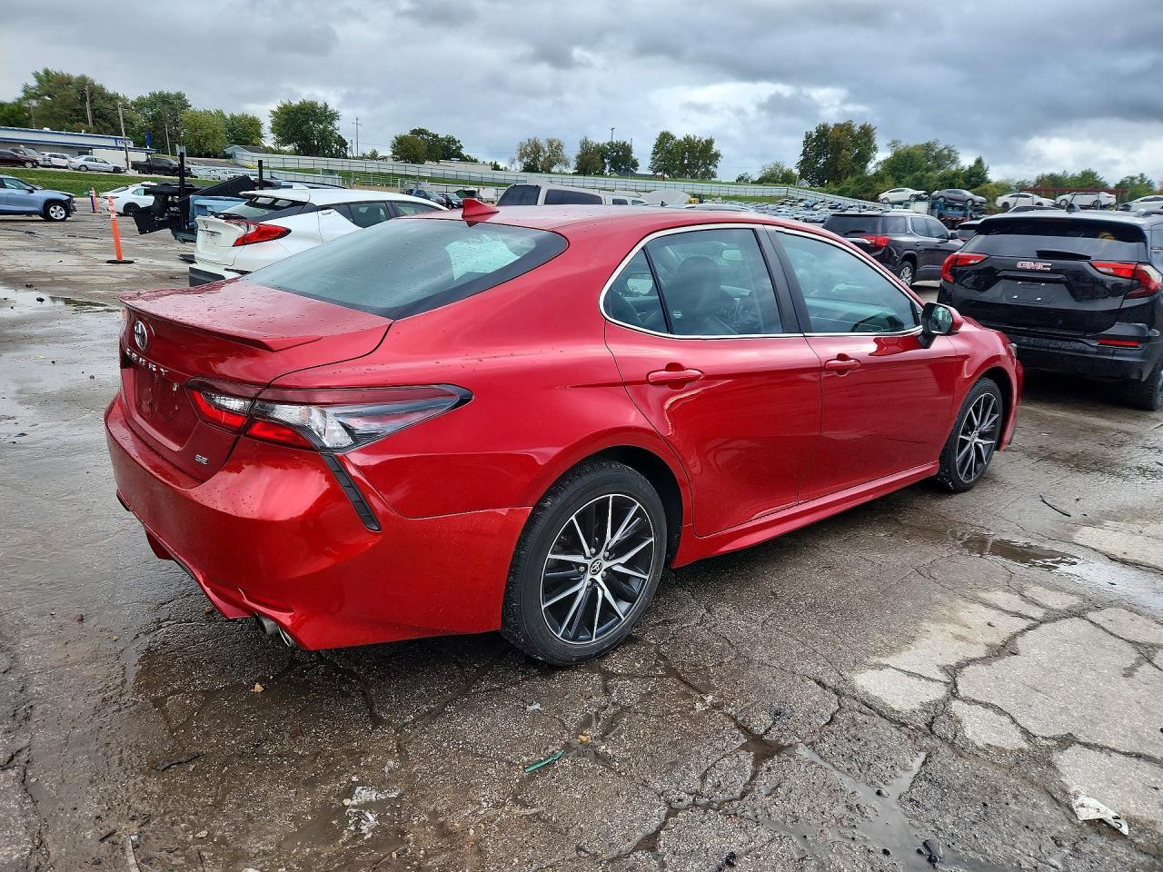 2021 Toyota Camry Se - Фото 3