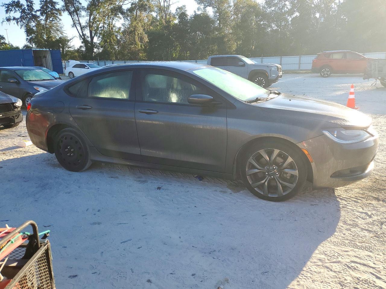 2015 Chrysler 200 S - Фото 4