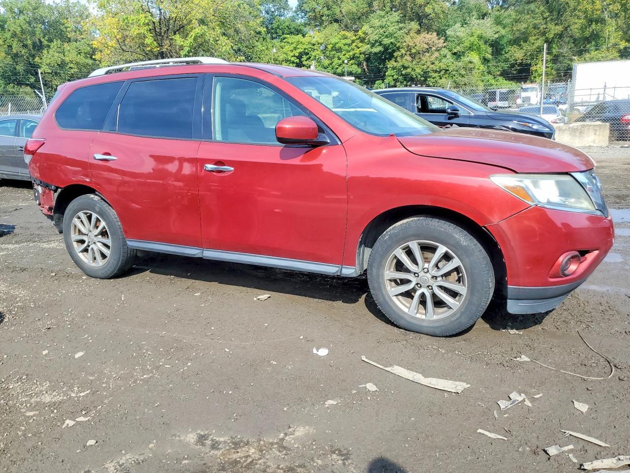 2015 Nissan Pathfinder S - Image 4