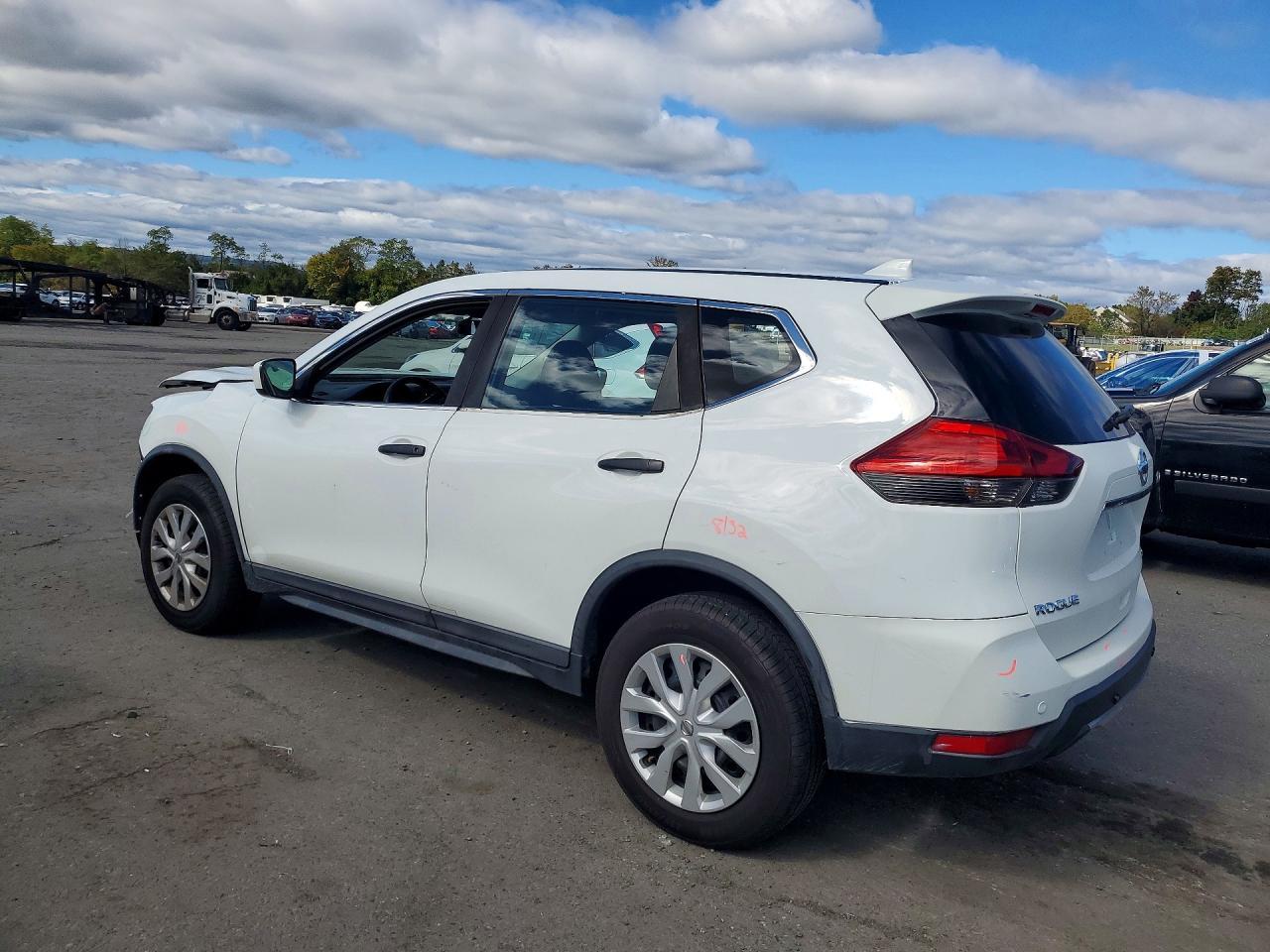2017 Nissan Rogue S - Фото 2