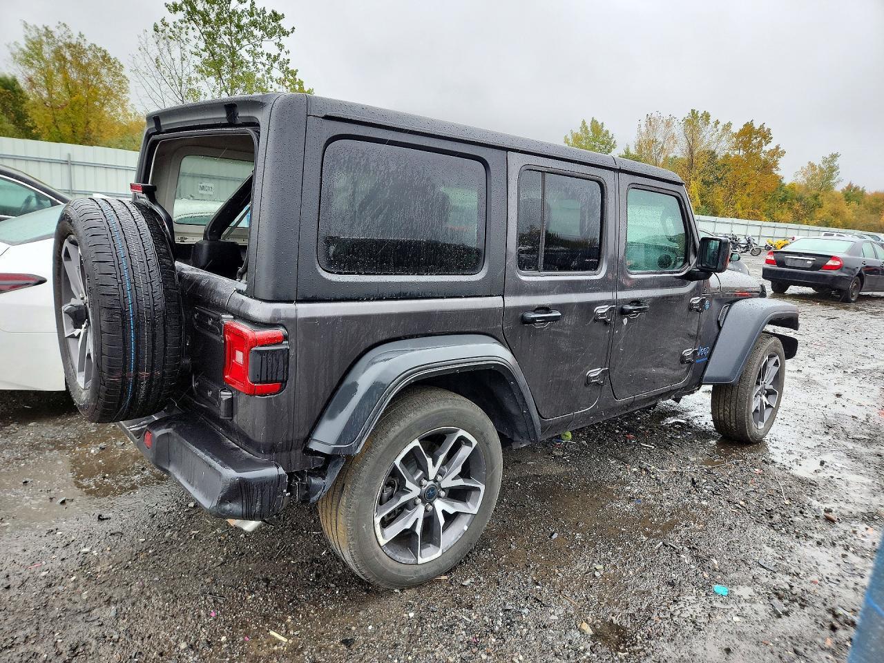 2024 Jeep Wrangler 4Xe - Image 3